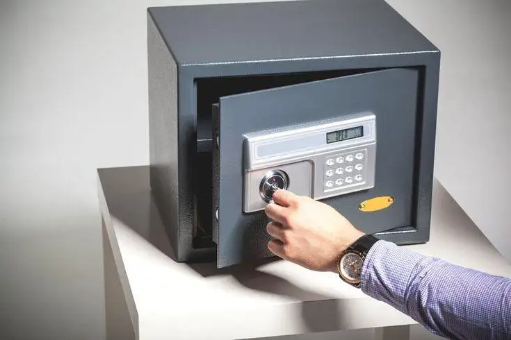Hotel and electronic safe opening in UAE